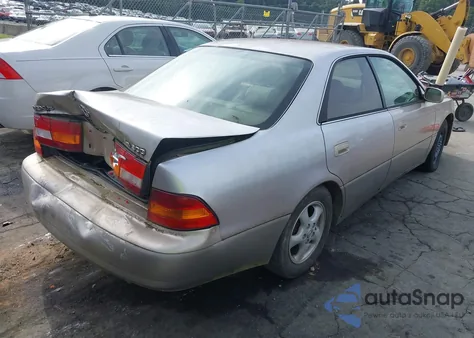 1999 Lexus Es 300 from USA, damaged, VIN JT8BF28G6X5066942